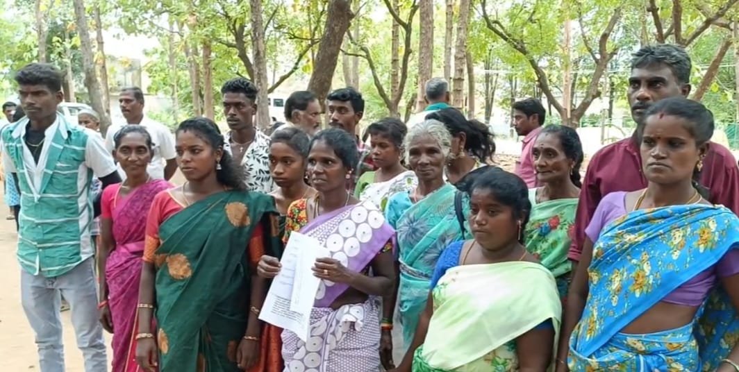 பழங்குடியின பெண்ணை தாக்கிய நபர்கள் மீது காவல்துறை நடவடிக்கை எடுக்காமல் பாதிக்கப்பட்ட பெண்ணின் மீது நடவடிக்கை எடுத்ததாகவும் சம்பந்தப்பட்டவர்கள் மீது காவல்துறை நடவடிக்கை எடுக்க வேண்டுமென மாவட்ட ஆட்சியர் மற்றும் மாவட்ட காவல்துறை கண்காணிப்பாளரிடம் புகார் மனு!