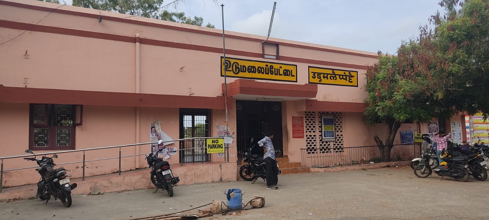 உடுமலை ரயில்வே ஸ்டேஷனில் கண்காணிப்பு கேமரா அமைக்க பொதுமக்கள் மற்றும் சமூக ஆர்வலர்கள் கோரிக்கை!