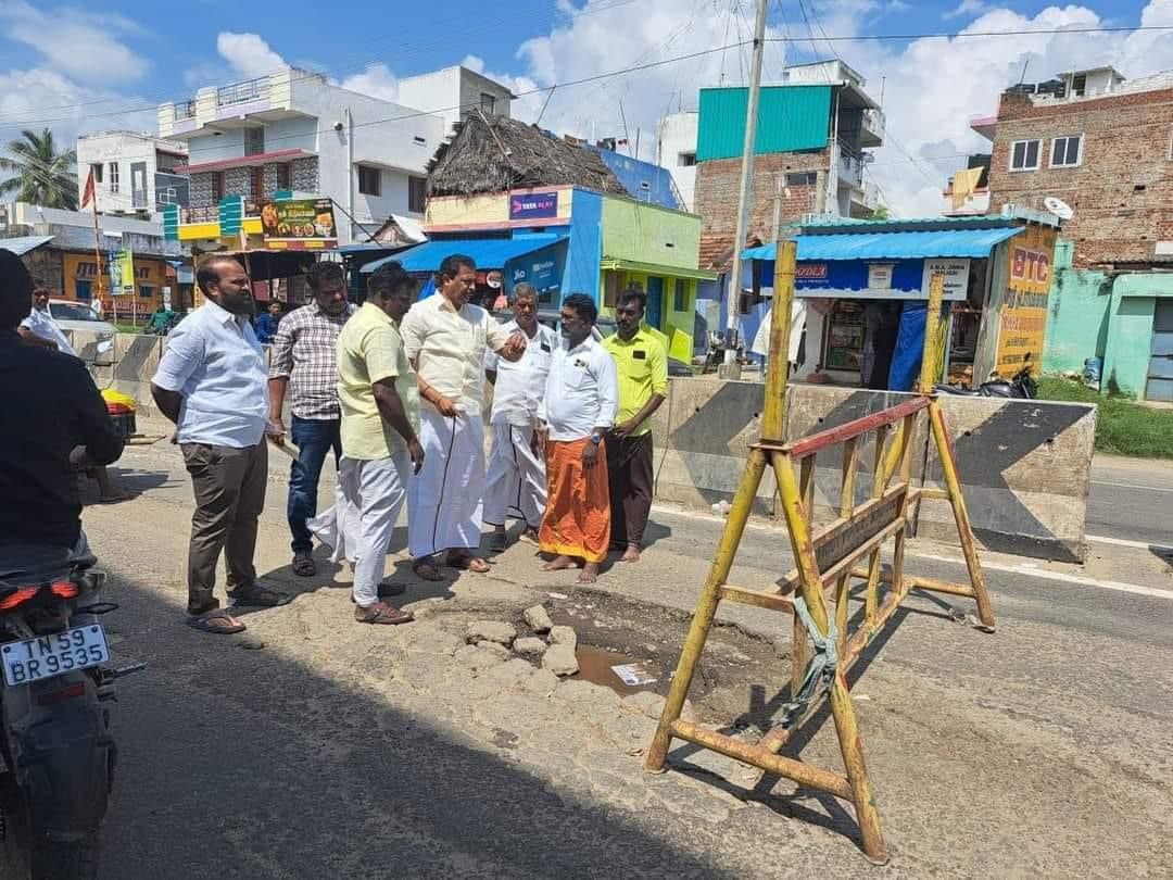 அலட்சியமாக செயல்படும் நெடுஞ்சாலை துறை பாரதிய ஜனதா கட்சியின் சார்பாக ஆர்ப்பாட்டம்!