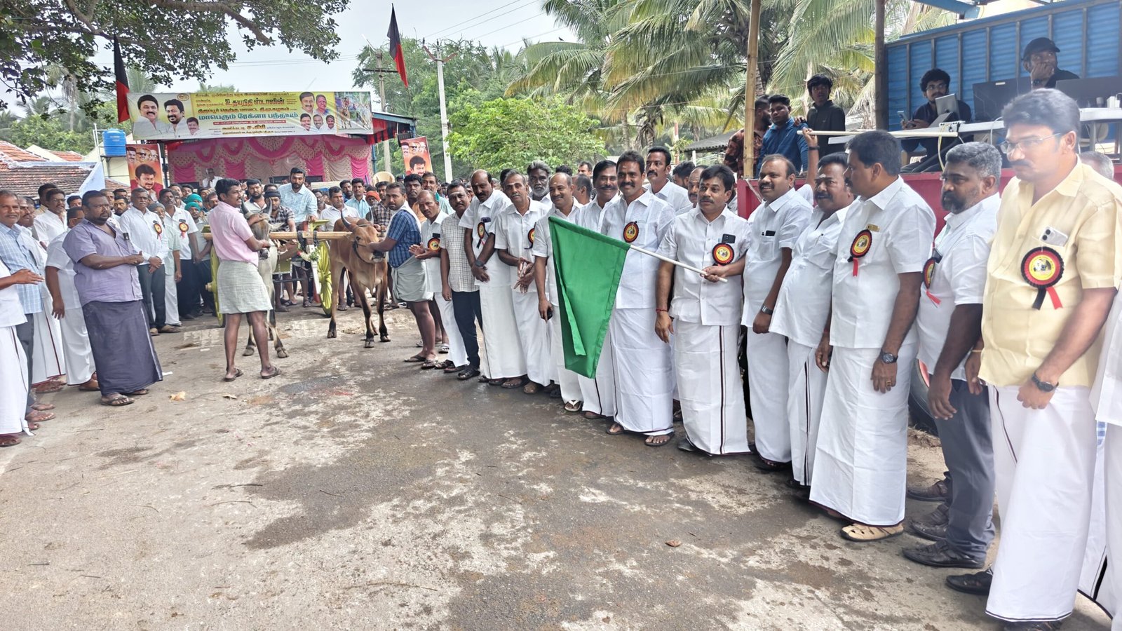 உடுமலை அருகே ஒன்றிய திமுக சார்பில் ரேக்ளா ரேஸ்