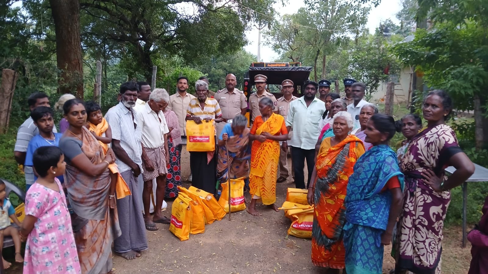 செங்கோட்டை காவல் ஆய்வாளரின் மனிதநேய மற்றும் ஒரு அடையாளம்.