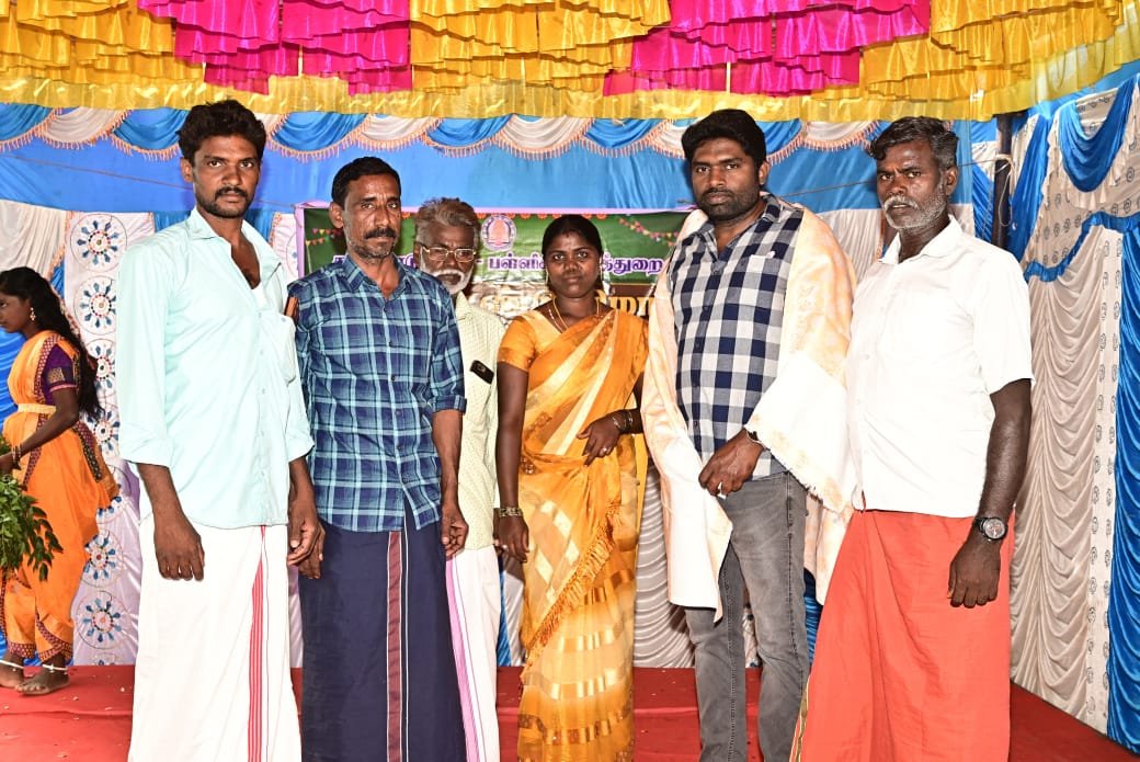 கள்ளக்குறிச்சி மாவட்டம் சங்கராபுரம் வட்டம் பாவளம் ஊராட்சி ஒன்றிய தொடக்கப்பள்ளியில் பொறுப்பு தலைமை ஆசிரியருக்கு பாராட்டு தெரிவிக்கும் நிகழ்ச்சி நடைபெற்றது.