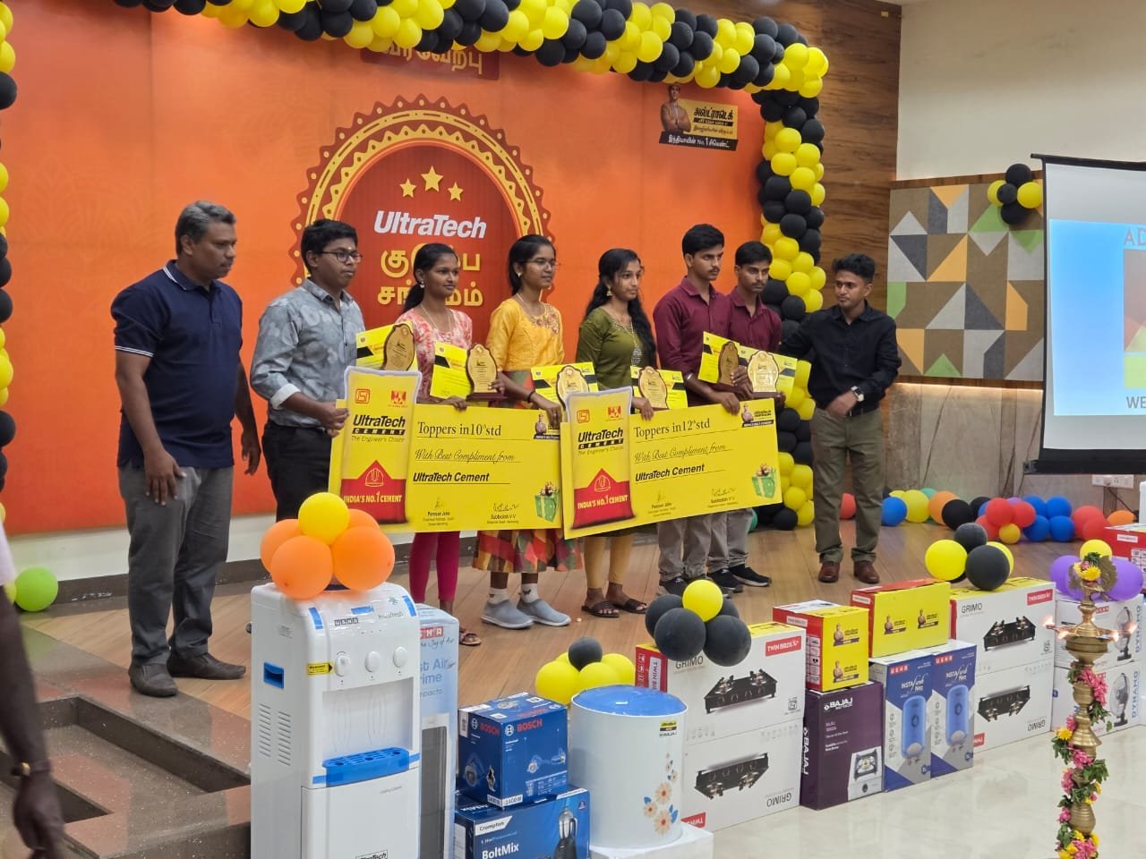 கோவையில் ஆதித்யா பிர்லா குழுமத்தின் அல்ட்ராடெக் குடும்ப சங்கமம் நிகழ்ச்சி நடைபெற்றது.