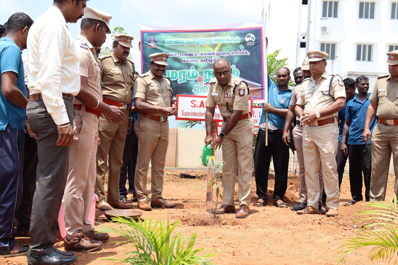 தென்காசி மாவட்ட காவல்துறை மற்றும் பசுமை தமிழ்நாடு இயக்கம் சார்பில் மரம் நடும் விழா