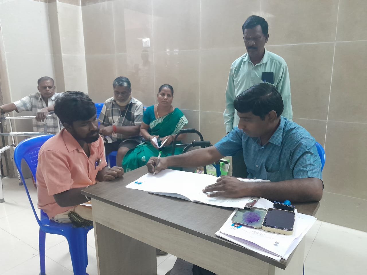 கள்ளக்குறிச்சி மாவட்டம் மாற்றுத்திறனாளிகளுக்கு அடையாள அட்டை வழங்க பட்டது