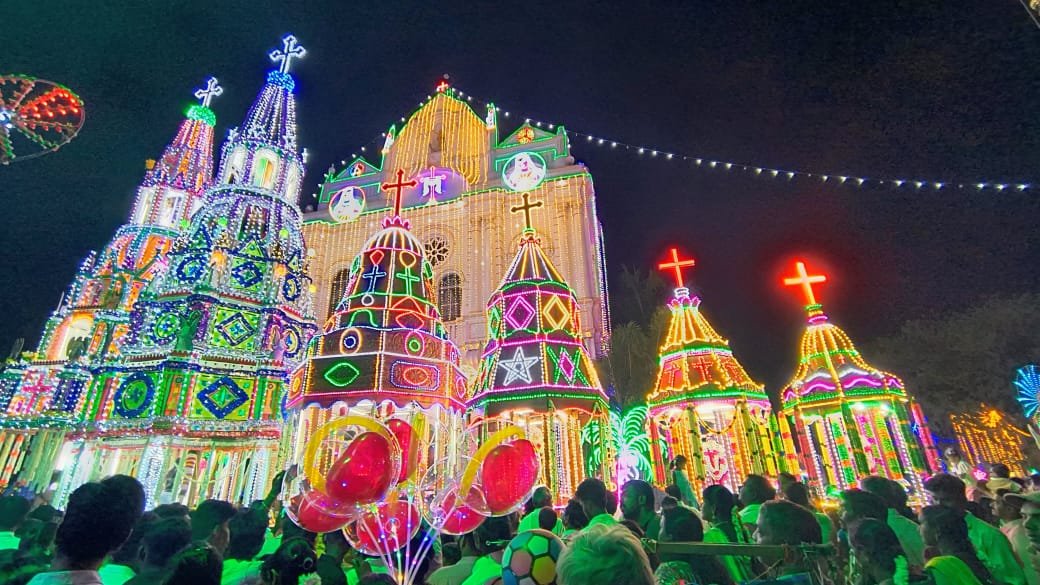 எறையூர் கிராமத்தில் புனித ஜோமாலை அன்னை தேர்த்திருவிழா நடைபெற்றது.