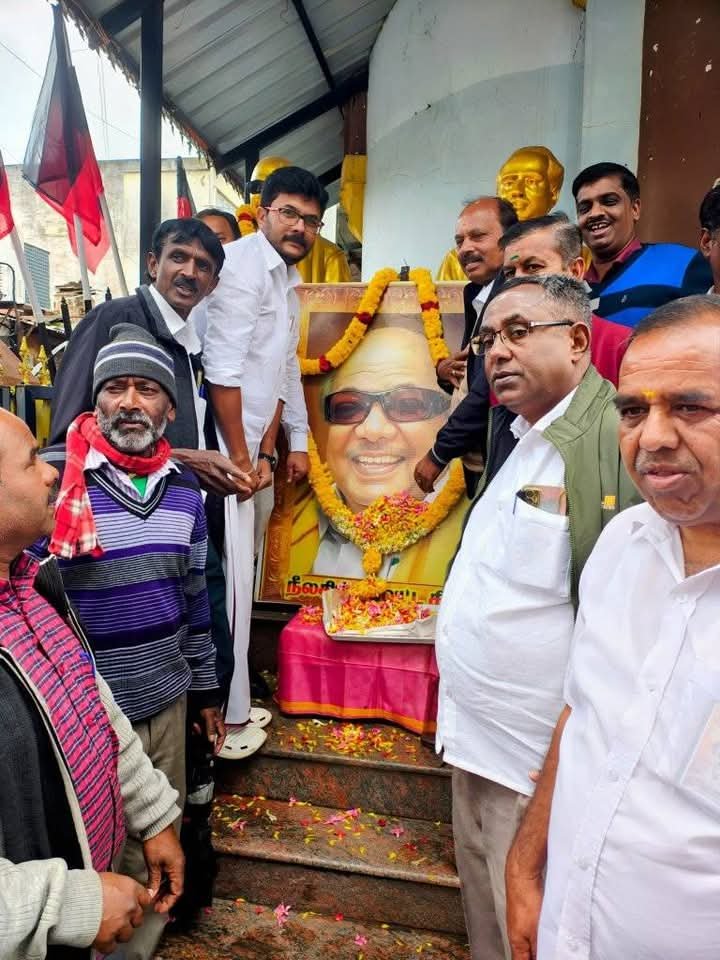 கலைஞர் அவர்களின் 102 வது பிறந்த நாளை உதகை தி.மு.க அலுவலகத்தில் கொண்டாடிய கட்சி நிர்வாகிகள்.