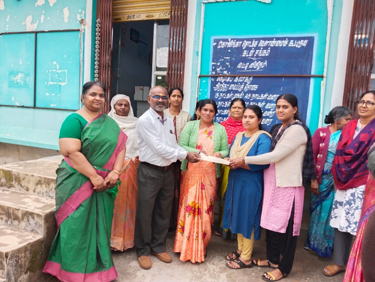 கூட்டுறவுத்துறை ரூபாய் 16 இலட்சம் கடன் வழங்கல்.