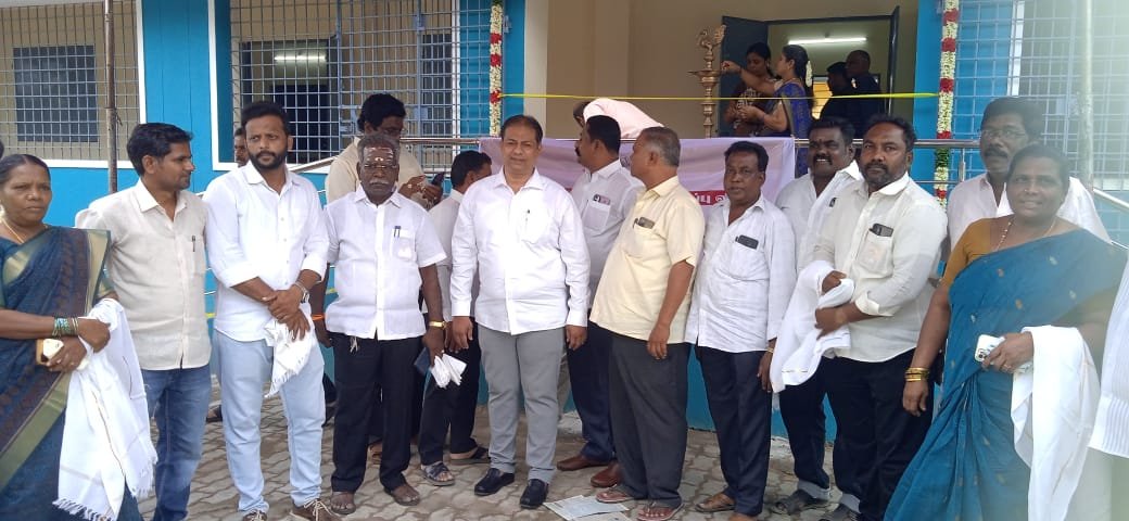 திருப்பத்தூர் மாவட்டம் ஆம்பூர் நகராட்சியில் புதிய பள்ளி கட்டிடங்கள் திறப்புவிழா நடைபெற்றது.