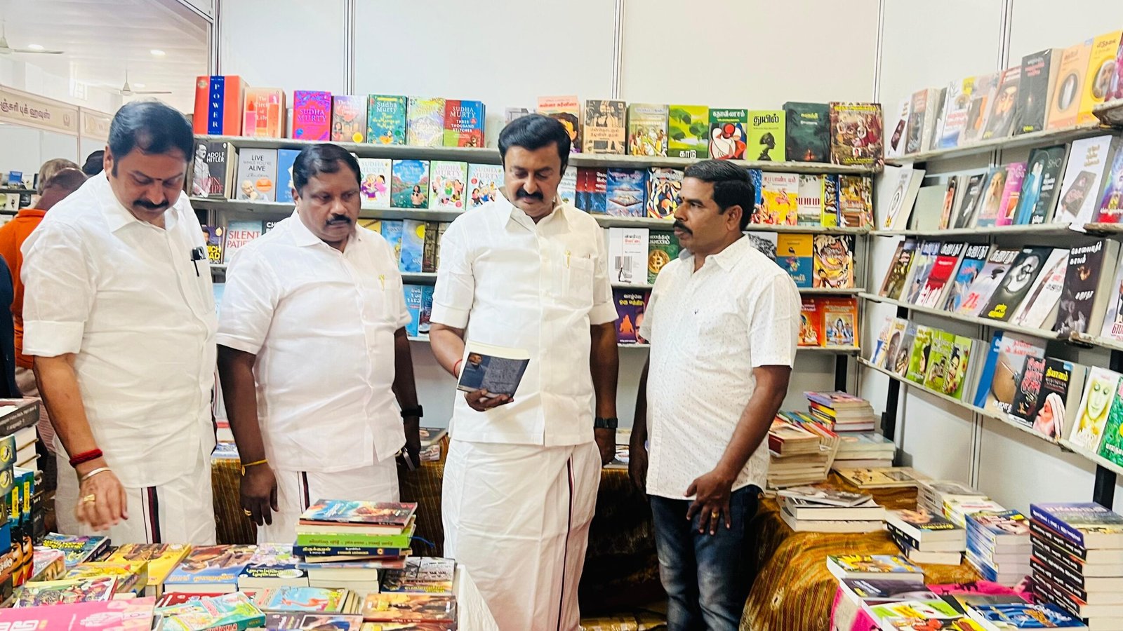 காங்கேயம் நகரத்தில் புத்தக திருவிழா துவக்க விழா.