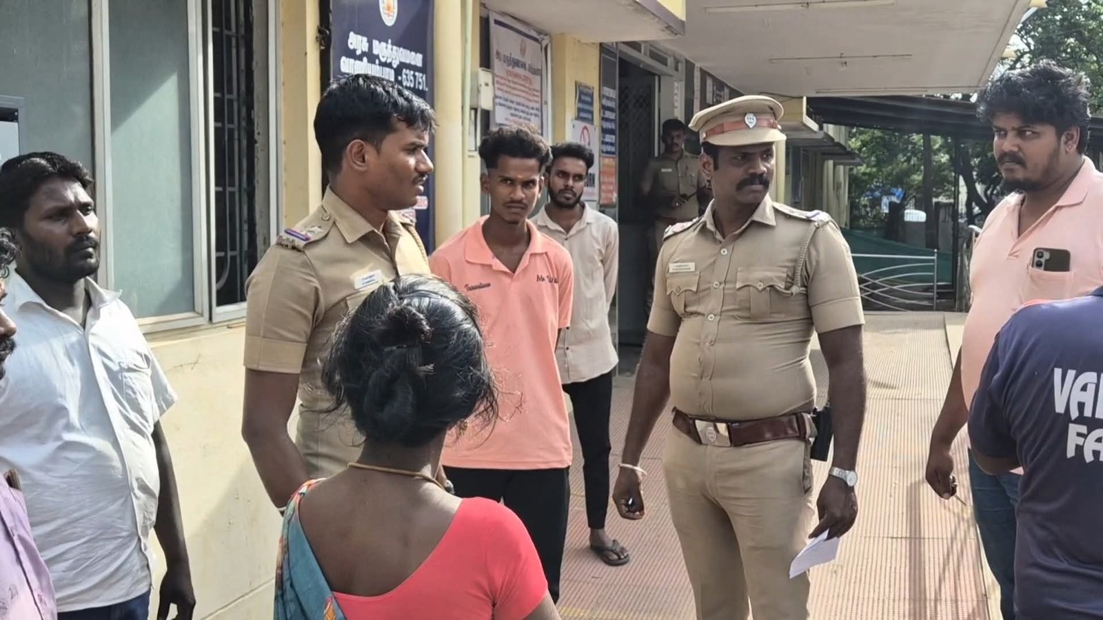 வாணியம்பாடி அருகே கொலை வழக்கில் ஜாமீனில் வந்த இளைஞரை கை, கால்களை கட்டி தலையில் கல்லை போட்டு கொலை முயற்ச்சி.