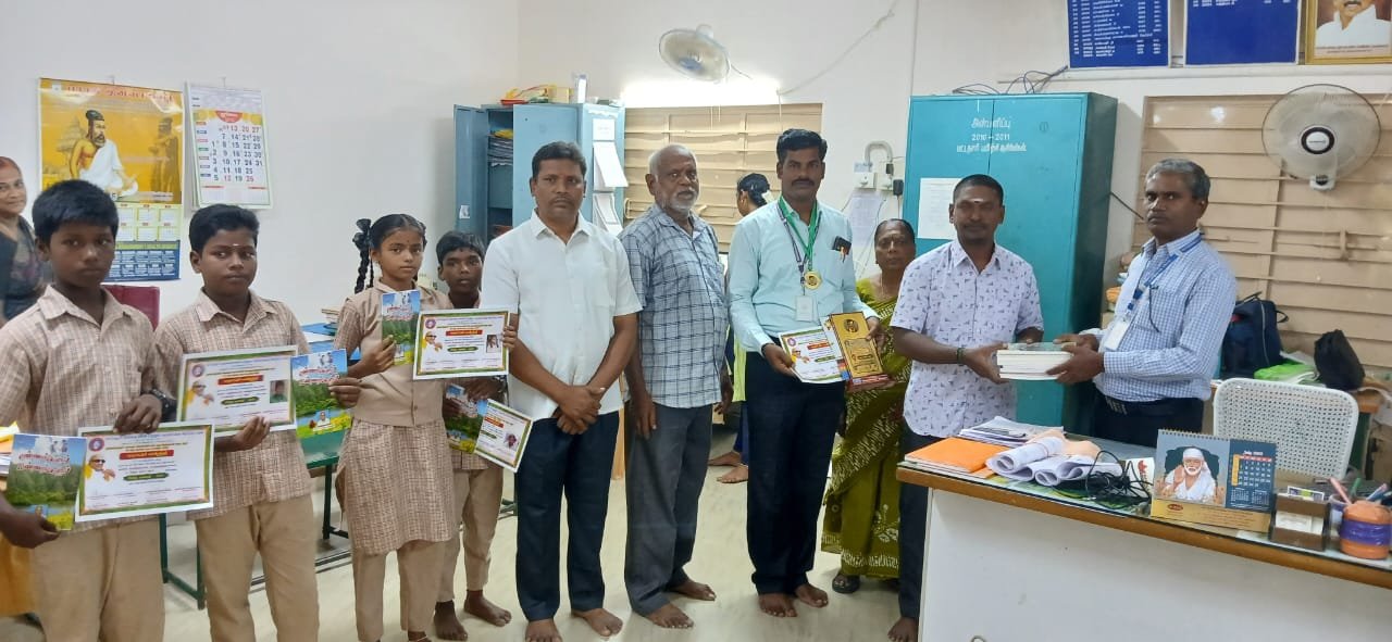 கள்ளக்குறிச்சி மாவட்டம் சங்கராபுரம் வட்டம் சௌந்தரவல்லிபாளையம் மேல்நிலைப்பள்ளியில் கவிதை தொகுப்பில் இணைந்த மாணவிக்கு விருது வழங்கும் விழா நடைபெற்றது