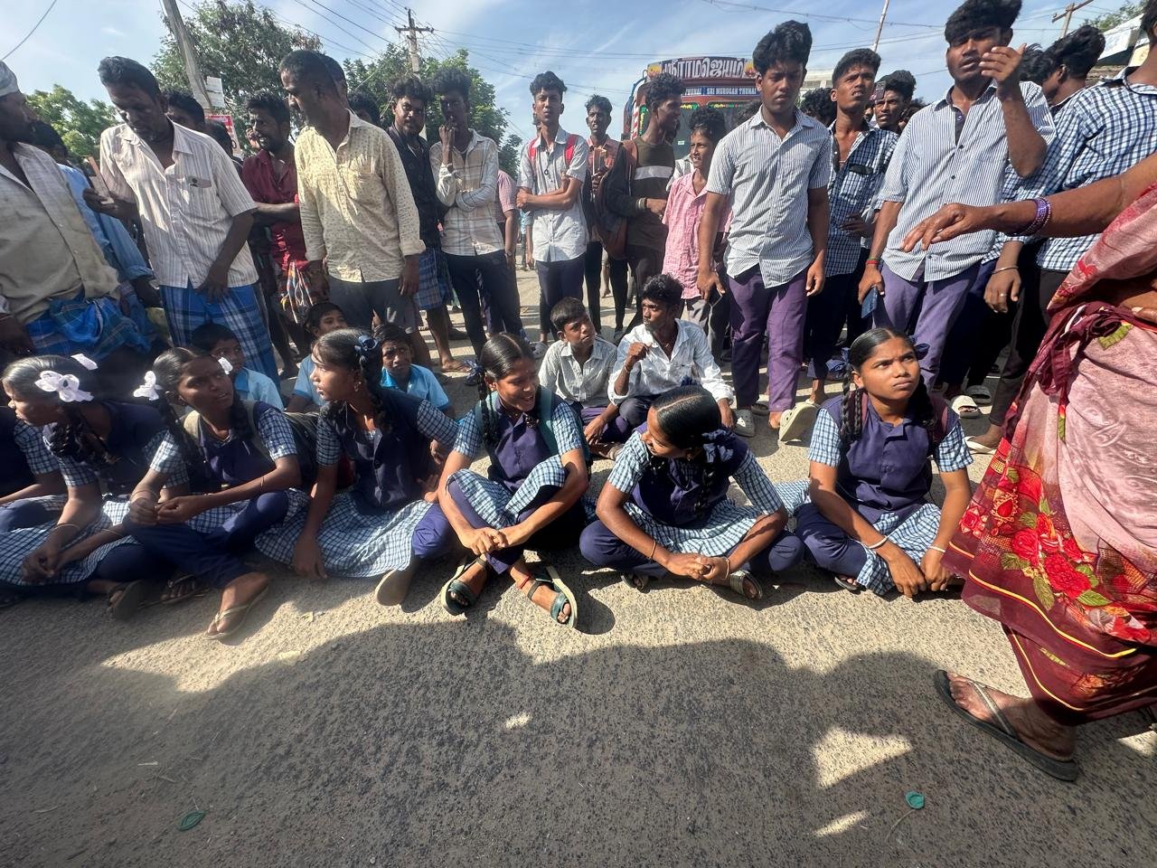 கள்ளக்குறிச்சி மாவட்டம் உளுந்தூர்பேட்டை வட்டம் பாண்டூர் கிராமத்தில் சாலை மறியல்