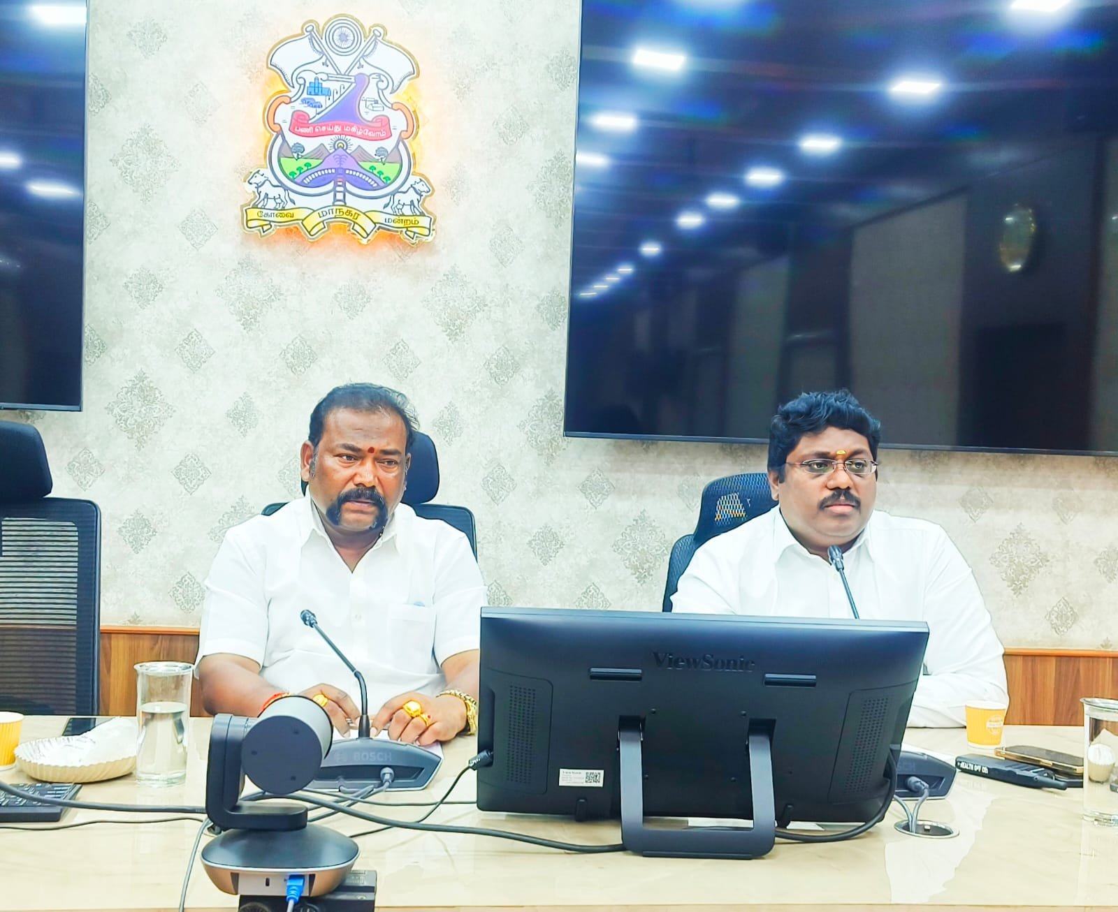 கோவை மாநகராட்சி வளாகத்தில் உள்ள கூட்டரங்கில் பொது சுகாதார குழு தலைவர் பெ.மாரிசெல்வன் தலைமையில் மாதாந்திர சாதாரண சுகாதார குழு கூட்டம் நடைபெற்றது