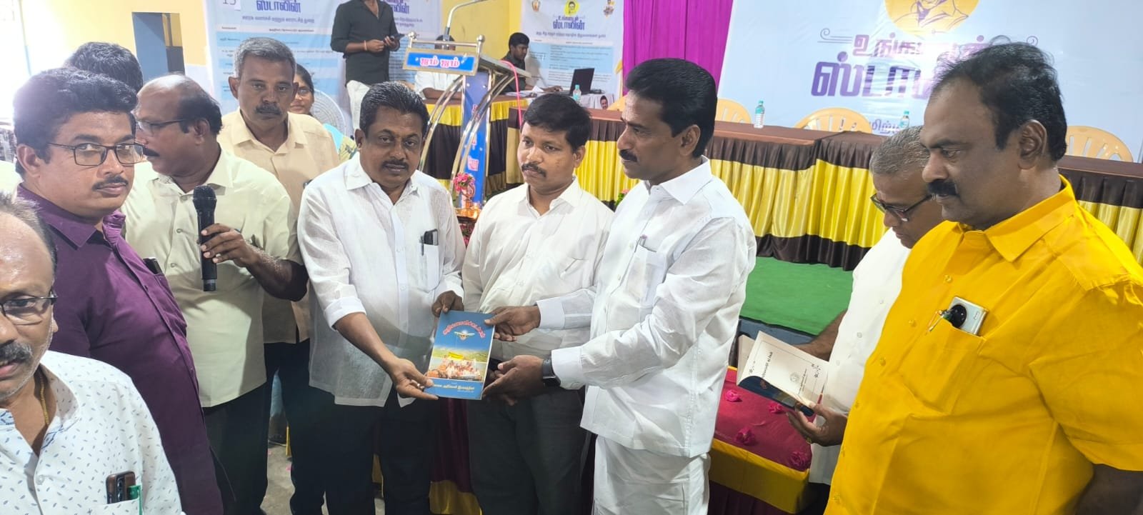 திருப்பூர் மாவட்டம் கணியூரில் உங்களுடன் ஸ்டாலின் நிகழ்ச்சி நடைபெற்றது.