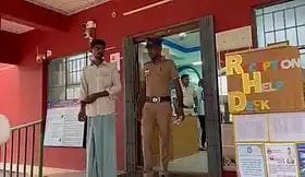 தக்கலை பேருந்து நிலைய பகுதியில் போக்குவரத்து காவலர்கள் வாகன சோதனை.