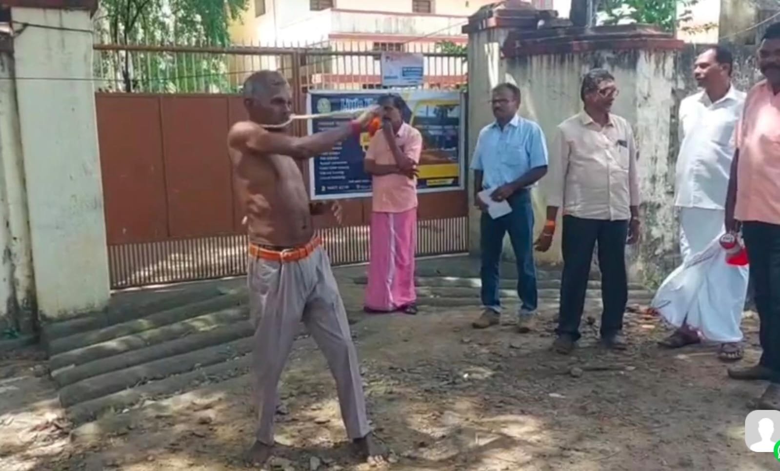 பிற்படுத்தப்பட்டவர்களுக்கு இட ஒதுக்கீடு கோரி நூதன போராட்டம்