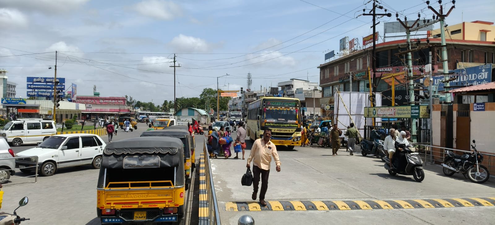 பயணிகளின் பாதுகாப்பை உறுதி செய்யுமா உடுமலை நகராட்சி நிர்வாகம்.?