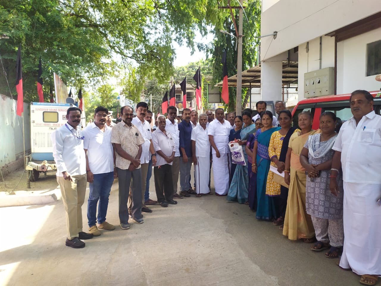 கோவை வடவள்ளி பகுதி கல்வீரம்பாளையம். 37 38 வது வார்டு உங்களுடன் ஸ்டாலின் திட்ட முகாம்.