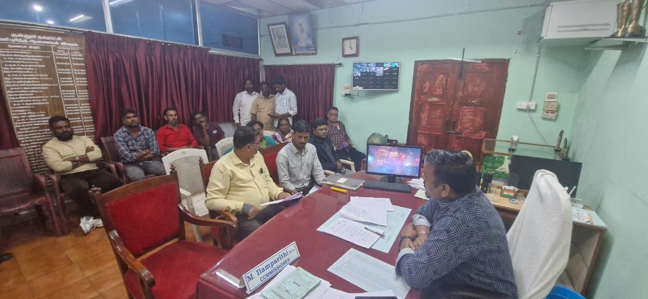 இடத்தை காலி பண்னுங்க கொடுக்கிற இடத்துக்கு போங்க நகராட்சி ஆணையாளர் எச்சரிக்கை