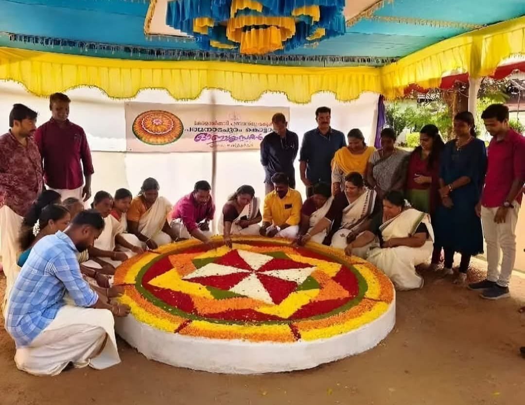 பத்மநாபபுரம் அரண்மனையில் அத்தப்பூ கோலம் :