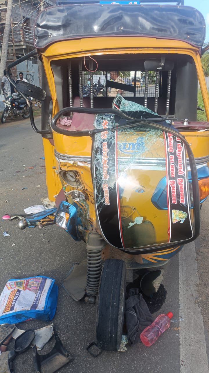 அழகப்பபுரத்தில் ஆட்டோ-பைக் விபத்து : செல்பி முயற்சியால் சோகம் !