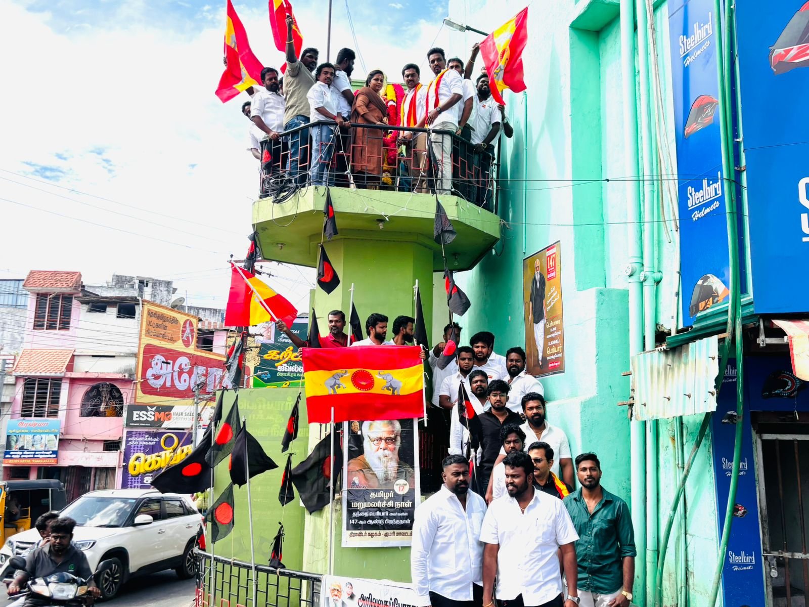 கன்னியாகுமரியில் தமிழக வெற்றிக் கழகத்தினர் பெரியாரின் 147-வது பிறந்தநாளை நினைவு கூர்ந்தனர் :