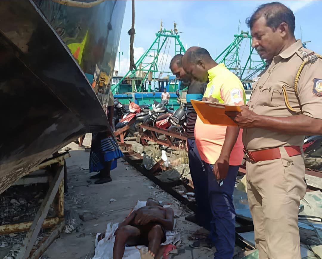 கடலில் சடலமாக மிதந்த ஆண் – மீட்ட காவல்துறை !