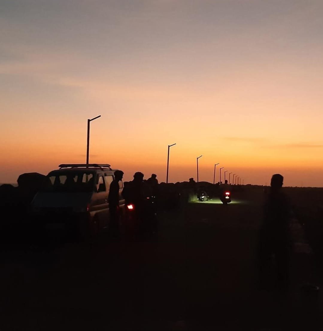 கன்னியாகுமரி மாவட்டம் குளச்சல் துறைமுகம் இருள் சூழ்ந்ததால் பொதுமக்கள் கவலை !