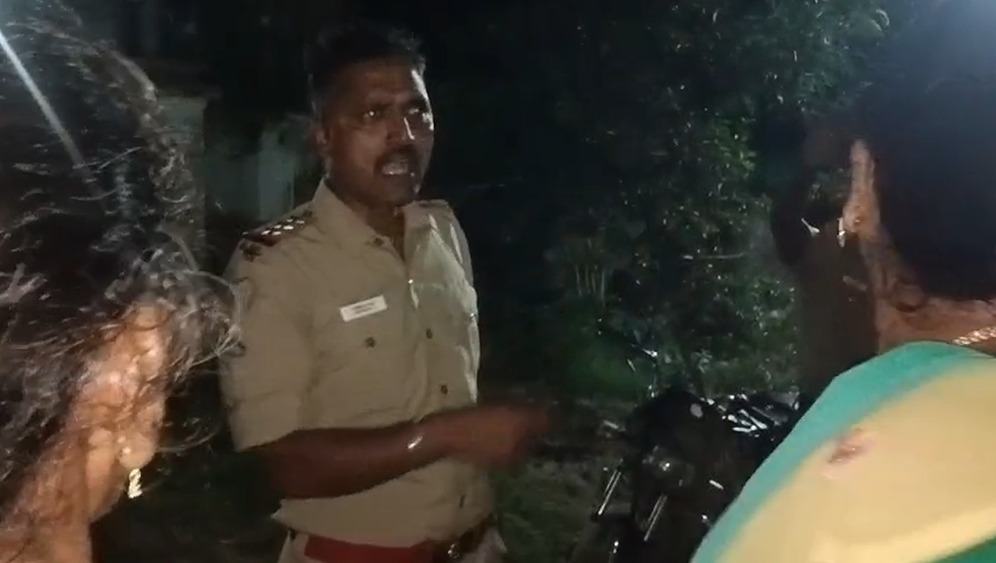 கடலூர் மாவட்டம் பாலூர் அருகே நரிமேடு கிராமத்தில் இரு தரப்பினர் இடையே கலவரம் அங்கு குவிந்த போலீசார் :