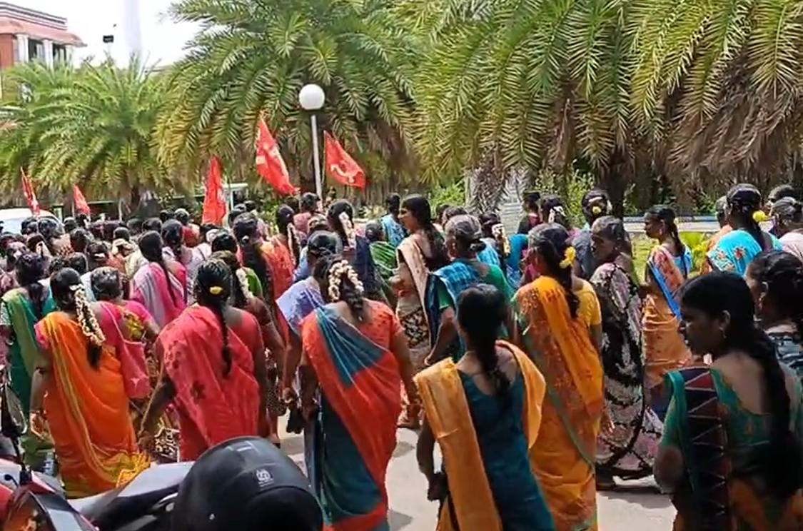 கடலூர் ஆட்சியர் அலுவலகத்தில் திரண்ட மக்கள் கூட்டம்...