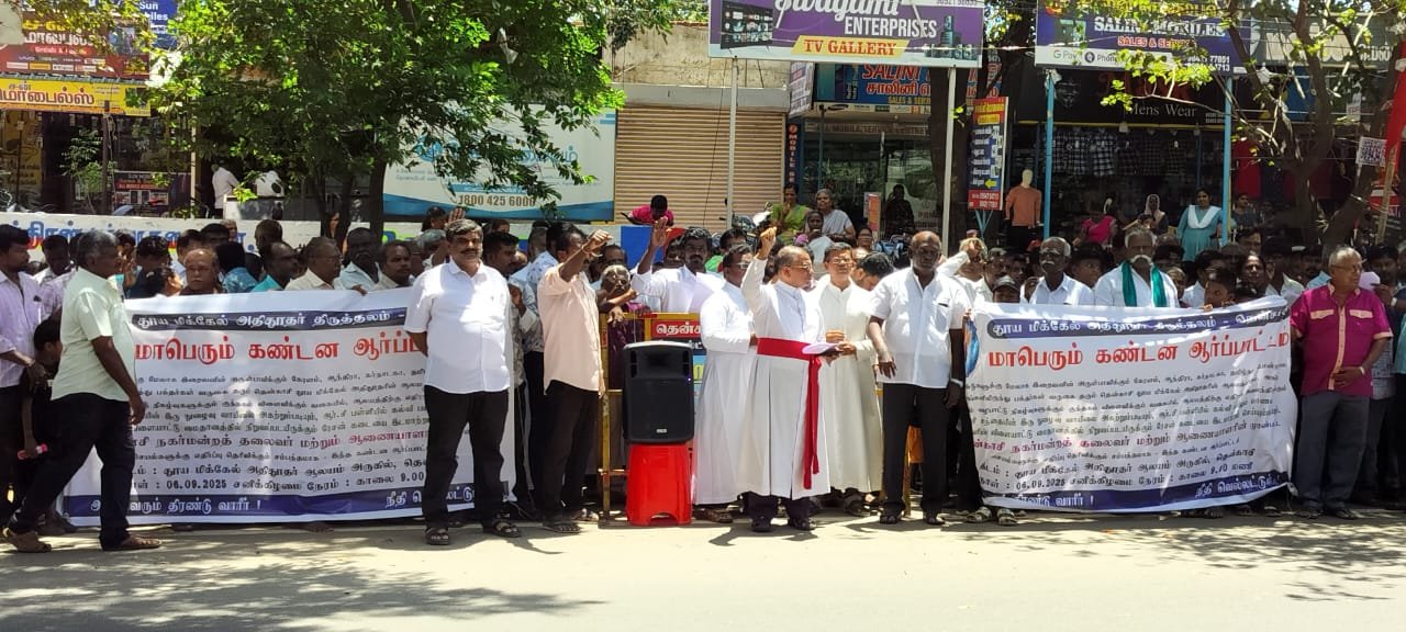 தென்காசியில் கிறிஸ்தவர்களுக்கு எதிராக செயல்படும் நகர் மன்ற தலைவர் சாதிரையும் நகராட்சி நிர்வாகத்தை கண்டித்தும் மாபெரும் கண்டனம் ஆர்ப்பாட்டம் :