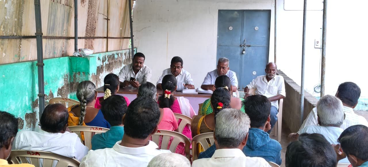 காரத்தொழுவு கிராமத்தில் திமுக கிளைக் கழக செயற்குழு கூட்டம் நடைபெற்றது.