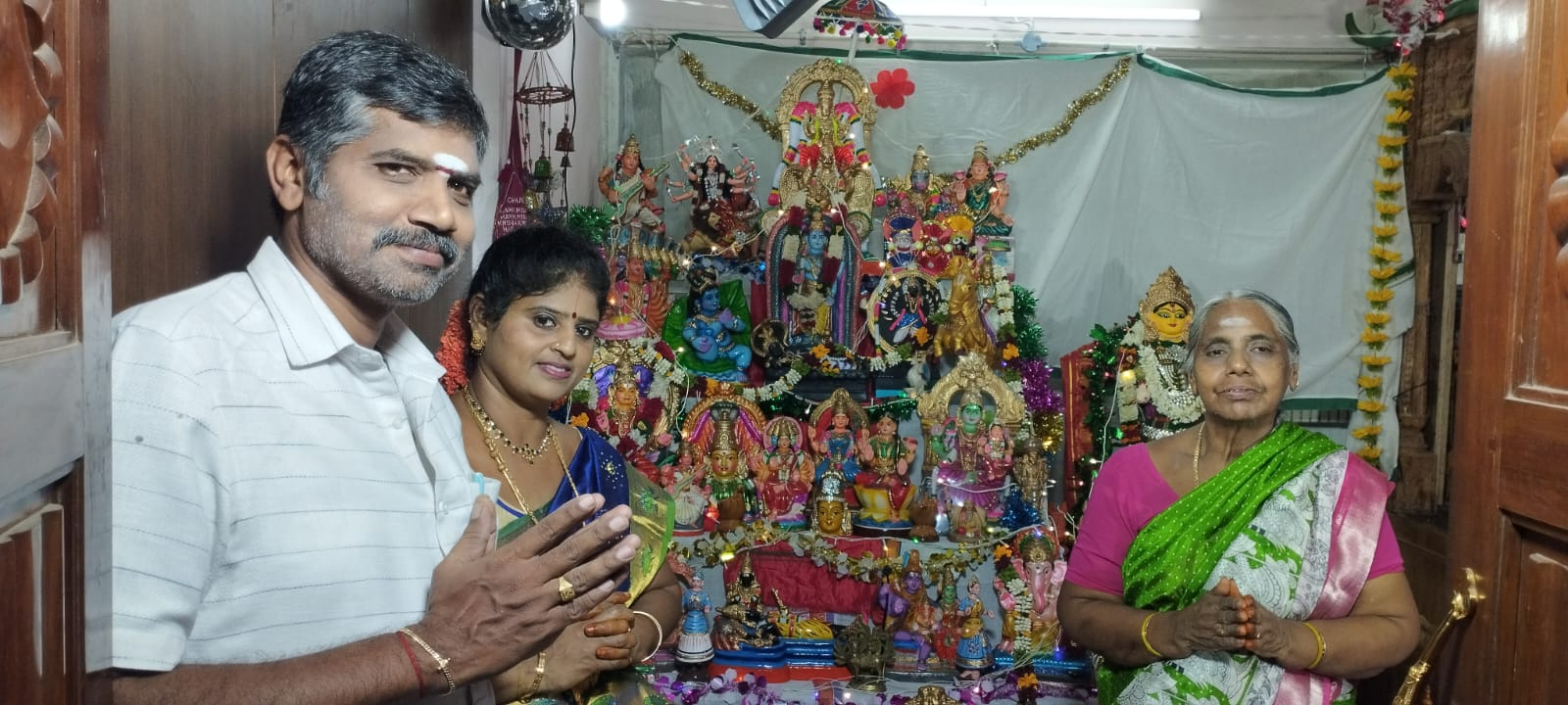 நவராத்திரியின் மூன்றாம் நாள் : துர்கா தேவியின் அவதாரம் ஆன சந்தரகண்டா தேவியை வணங்குகிறோம்...