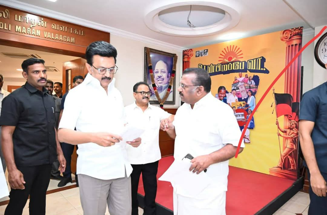 மீன்வலை உற்பத்தியாளர்களின் கோரிக்கை மனு..! “நூல், வலைக்கு விதிக்கப்படும் ஜிஎஸ்டி நீக்கப்பட வேண்டும்” – முதலமைச்சரிடம் மனு அளித்த முன்னாள் அமைச்சர்.சுரேஷ் ராஜன்..