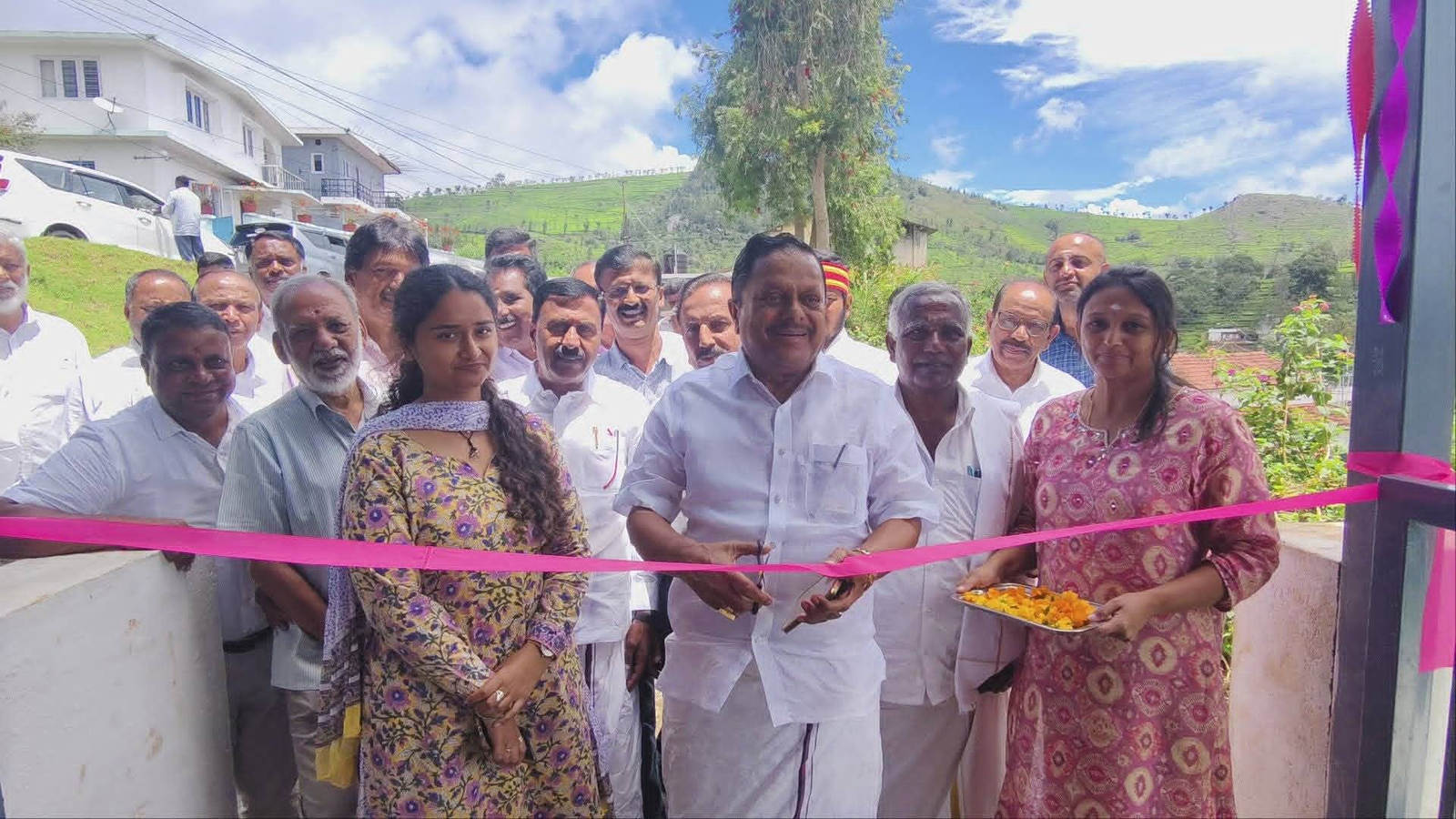 10 இலட்சம் மதிப்பீட்டில் கட்டி முடிக்கப்பட்ட வண்ண மேற்கூரை அமைக்கப்பட்ட மயான அரங்கம்.. மாண்புமிகு தமிழ்நாடு அரசு தலைமைக் கொறடா திரு.கா.ராமச்சந்திரன் அவர்கள் திறந்து வைத்தார்...
