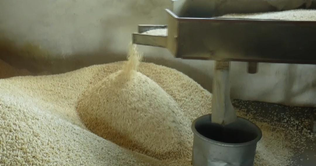 உடுமலை பகுதியில் ஆயுதபூஜையை முன்னிட்டு பொரி விற்பனை தீவிரம் மானியதிட்டங்கள் வழங்க உற்பத்தியாளர்கள் கோரிக்கை..!