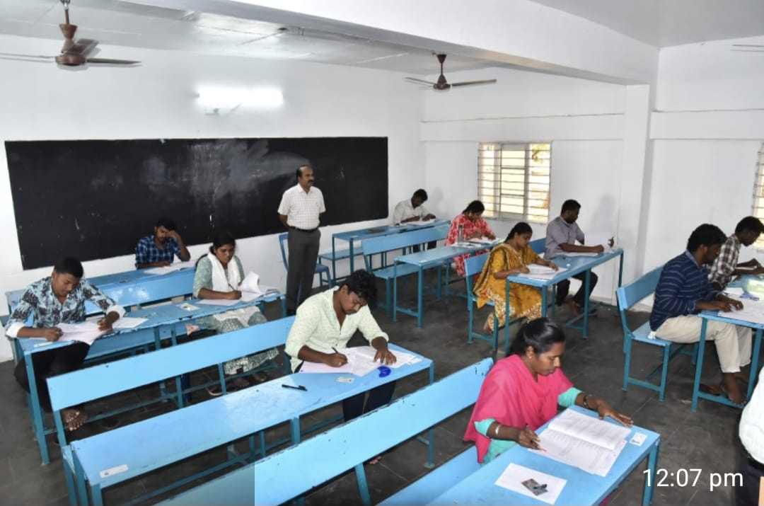 திருநெல்வேலியில் நடைபெற்ற, தமிழ்நாடு அரசு பணியாளர் தேர்வாணைக்குழு (TNPSC) தேர்வில், 25 - சதவிகிதம் பேர், தேர்வு எழுத வரவில்லை. மாவட்ட ஆட்சித்தலைவர் தகவல்..!