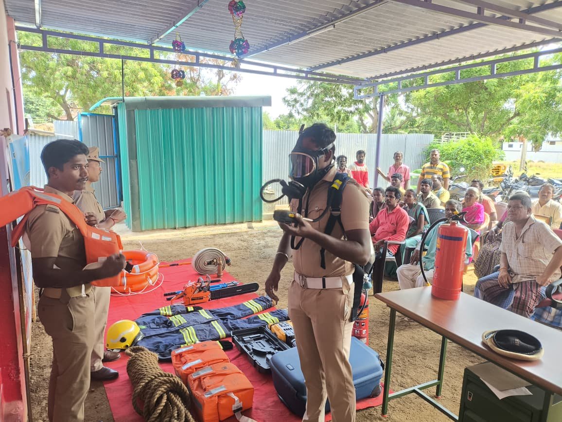 தீயணைப்பு துறையினர் சார்பில் விழிப்புணர்வு நிகழ்ச்சி