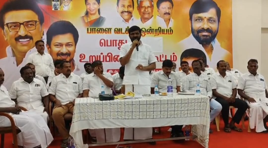 தொண்டர்கள் ஒற்றுமையுடன் செயல்பட்டு, திமுகவிற்கு வலு சேர்க்க வேண்டும்!" திமுக பொது உறுப்பினர்கள் கூட்டத்தில், திருநெல்வேலி கிழக்கு மாவட்ட திமுக புதிய பொறுப்பாளர் கிரகாம்பெல் வேண்டுகோள்!