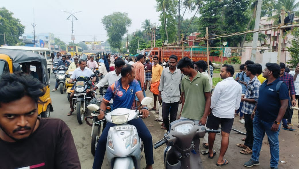 விழுப்புரத்தில் பைனான்சியர் கடத்தல் பரபரப்பு – பத்திற்கும் மேற்பட்டோர் கையில் கத்தி உள்ளிட்ட கொடிய ஆயுதங்களுடன் கடத்தல்..!