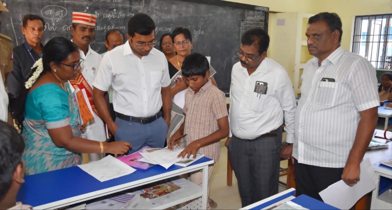 மாணவர்களின் கற்றல் திறன் குறித்து மாவட்ட ஆட்சித்தலைவர்: நேரில் ஆய்வு..