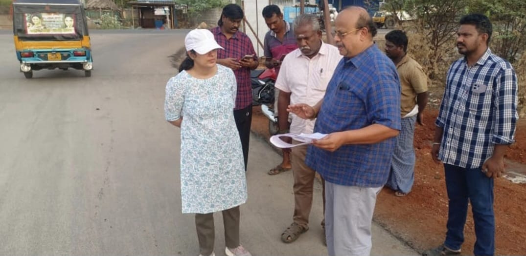 திருநெல்வேலி மாநகராட்சி ஆணையாளர் டாக்டர்.மோனிகா ராணா, மேலப்பாளையம் மற்றும் தச்சநல்லூர் மண்டல பகுதிகளில், வளர்ச்சி திட்டப் பணிகள் மற்றும் சுகாதார பணிகளை, நேரில் பார்வையிட்டு ஆய்வு செய்தார்..!