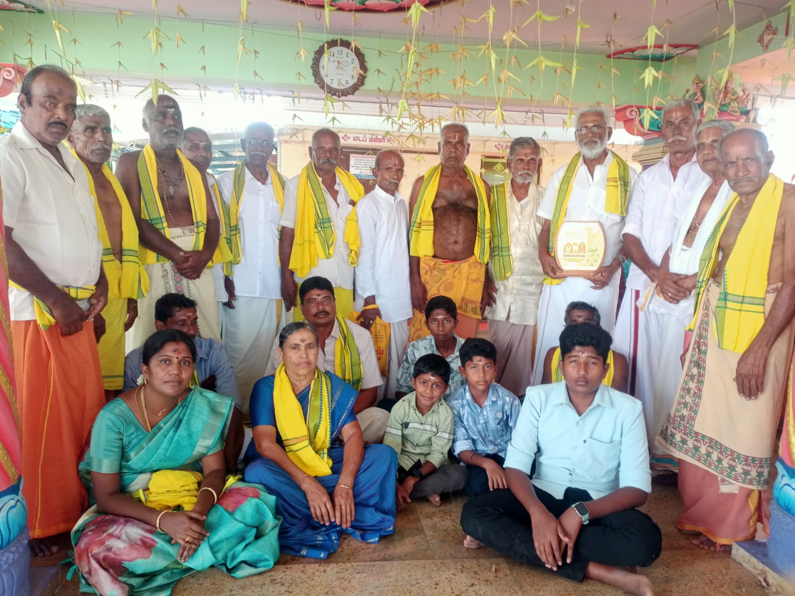 கடைசி புரட்டாசி சனிக்கிழமை முன்னிட்டு: வெகு விமர்சியாக பஜனை நிகழ்ச்சி..