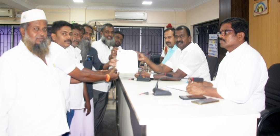 திருநெல்வேலி மாநகராட்சியில் நடைபெற்ற மக்கள் குறை தீர்க்கும் நாள் முகாம்! துணை மேயர், அதிகாரிகள் பங்கேற்று, மாநகர மக்களிடமிருந்து, மனுககளை பெற்றனர்...