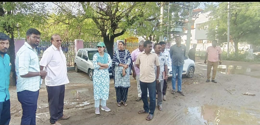 திருநெல்வேலி மாநகராட்சி ஆணையாளர் மோனிகா ராணா, பல்வேறு துறை அதிகாரிகளுடன், 4-மண்டலங்களிலும் திடீர் ஆய்வு!