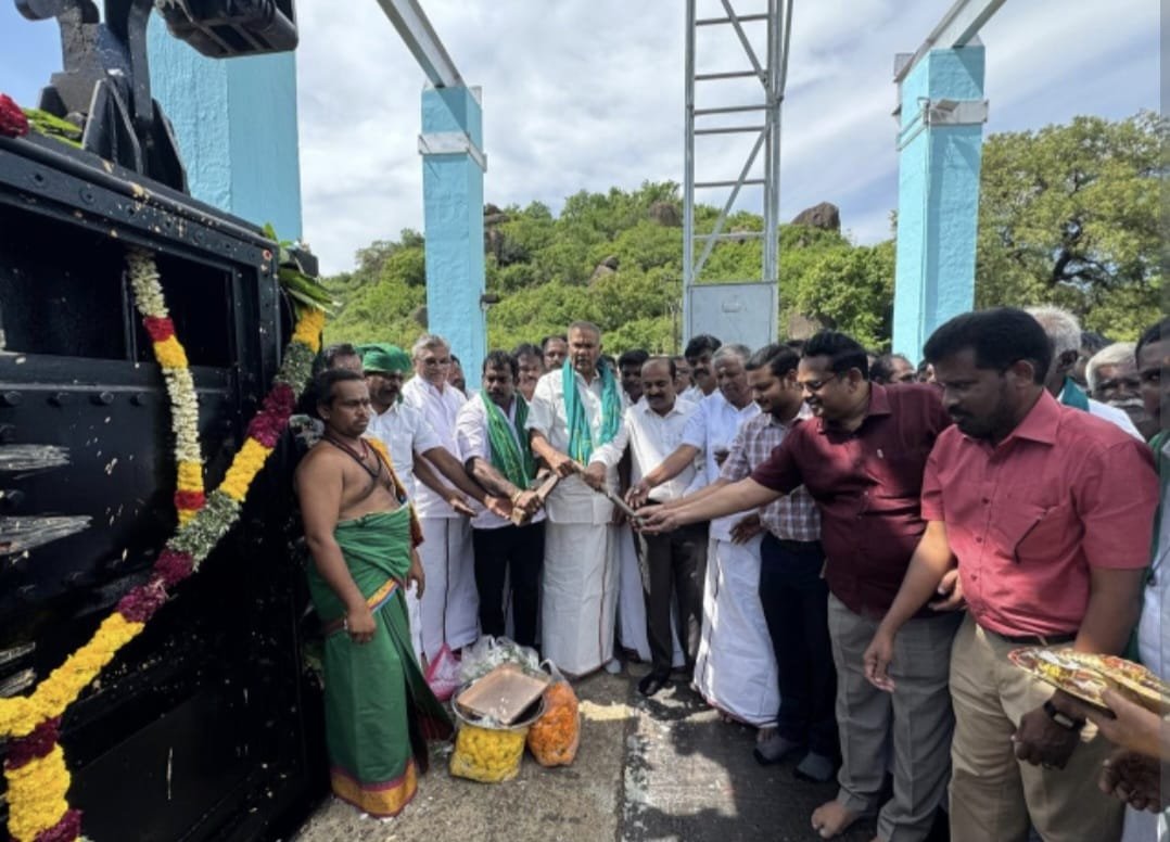 பிசான பருவ சாகுபடிக்காக, திருநெல்வேலி மாவட்டத்தில், ஒரே நேரத்தில் பாபனாசம், மணிமுத்தாறு ஆகிய, இரண்டு அணைகளில் இருந்து, தண்ணீர் திறந்து வைத்த, சபாநாயகர் அப்பாவு!