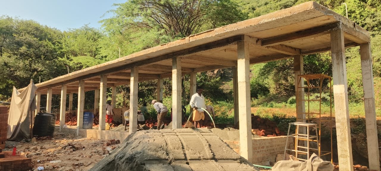 உடுமலை அருகே உள்ள திருமூர்த்தி மலை யில் புதிய சுகாதார வளாகம்