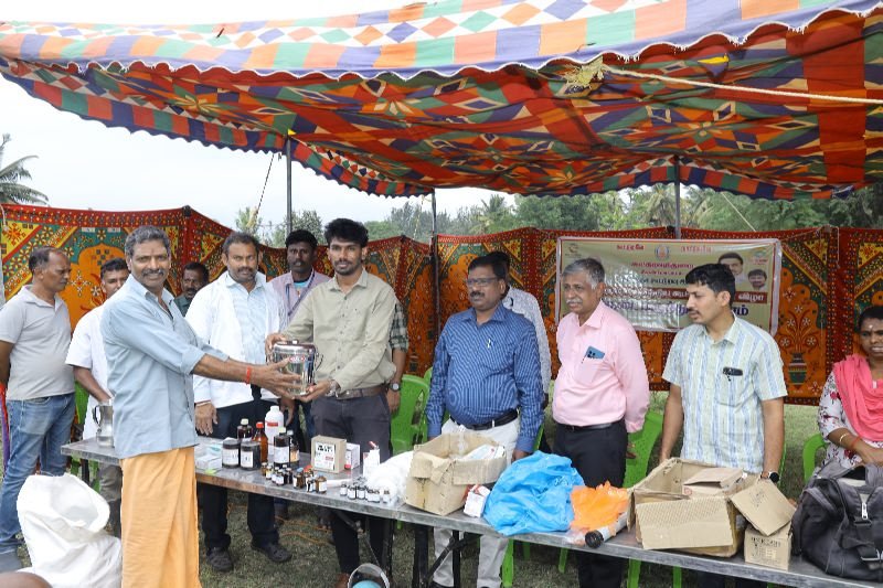 கூட்டுறவு வார விழா இலவச கால்நடை மருத்துவ முகாம்.