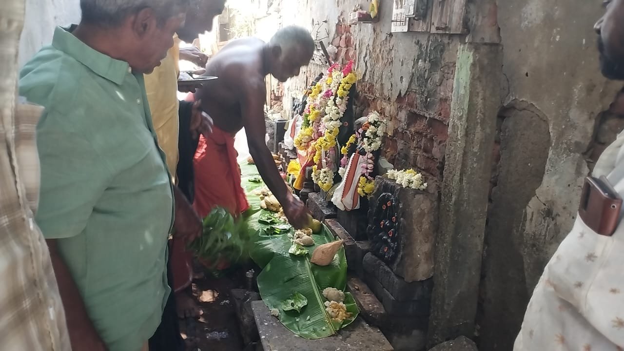 மதுரை ஜெயில் காளியம்மன் கோயிலில் கார்த்திகை அமாவாசை சிறப்பு பூஜை – பக்தர்களுக்கு அன்னதானம்